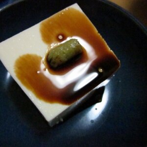 簡単♪　ごま豆腐をワサビ醤油で「冷や奴」